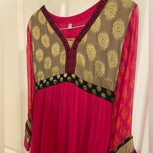 Long flowy shirt. Size M. Perfect for parties. Can be paired with black tights.